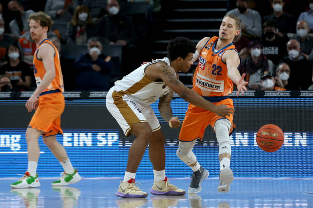 第一场比赛 第一场比赛